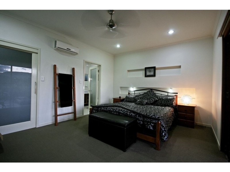 18 Whitehaven Crescent, Cannonvale QLD 4802