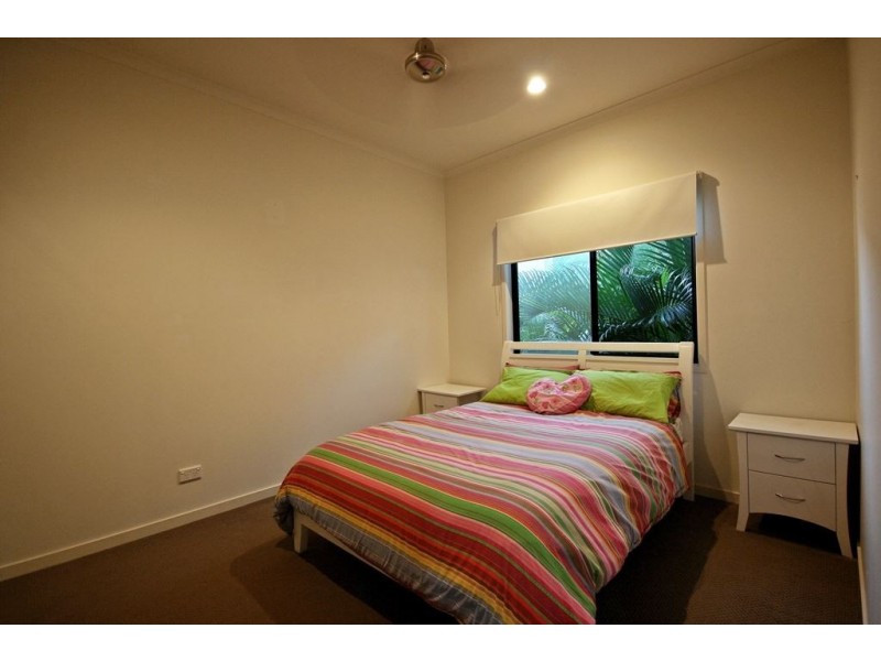 18 Whitehaven Crescent, Cannonvale QLD 4802