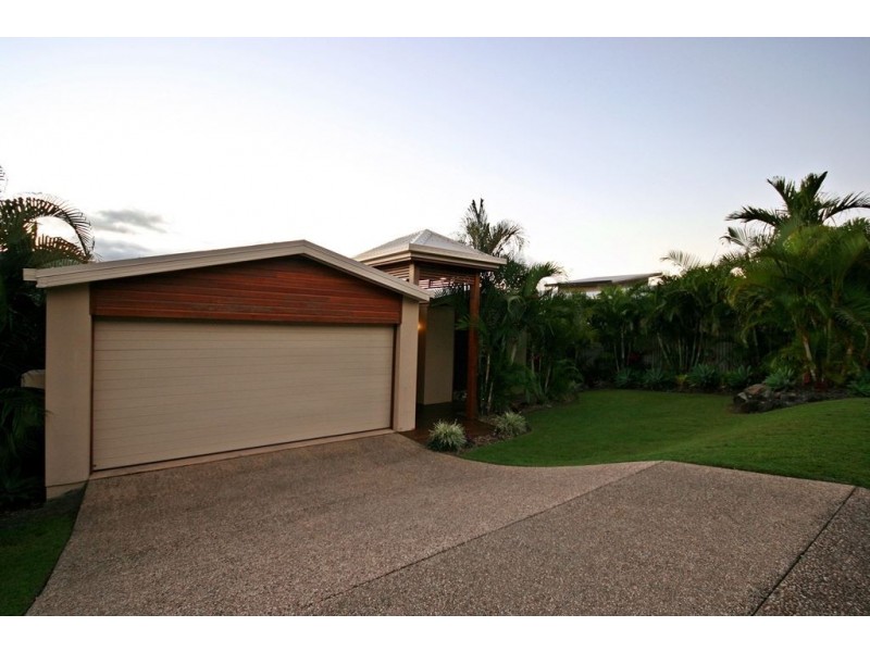 18 Whitehaven Crescent, Cannonvale QLD 4802