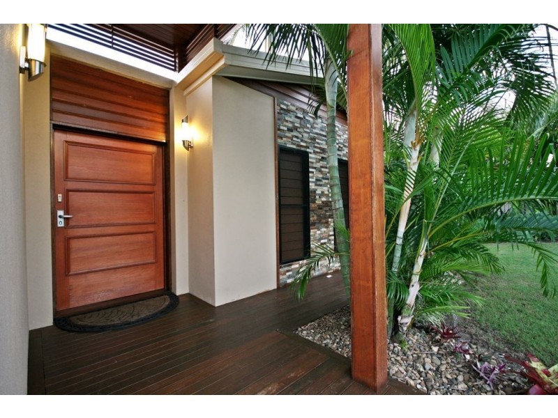 18 Whitehaven Crescent, Cannonvale QLD 4802