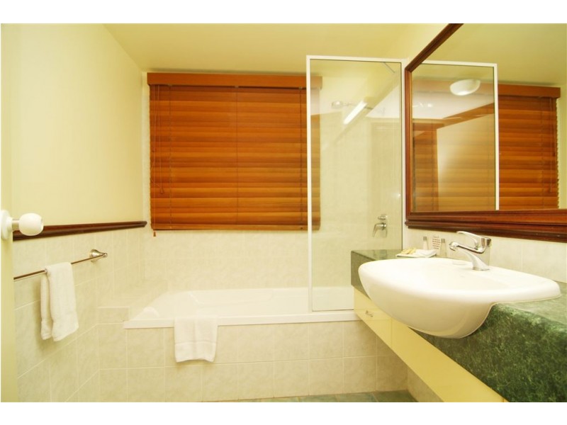 7/4 Golden Orchid Drive, Cannonvale QLD 4802