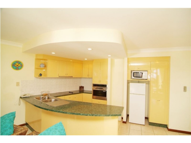 7/4 Golden Orchid Drive, Cannonvale QLD 4802