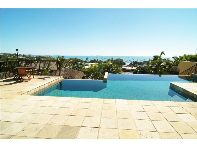 7/4 Golden Orchid Drive, Cannonvale QLD 4802