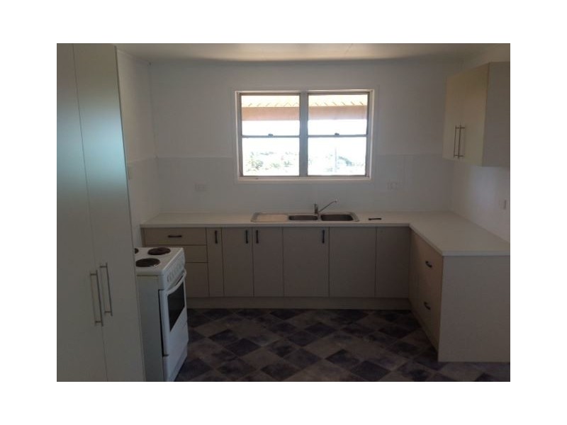 2 Simmons Street, Airlie Beach QLD 4802