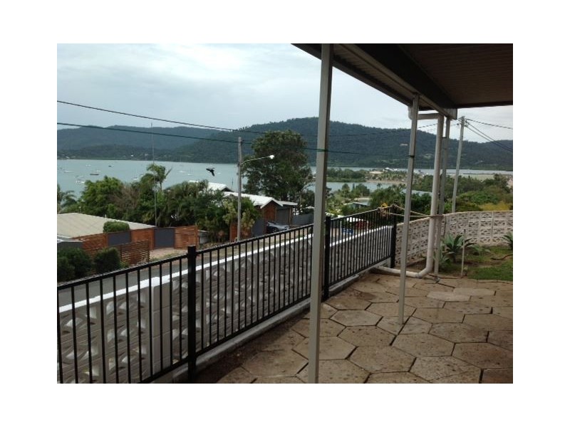 2 Simmons Street, Airlie Beach QLD 4802