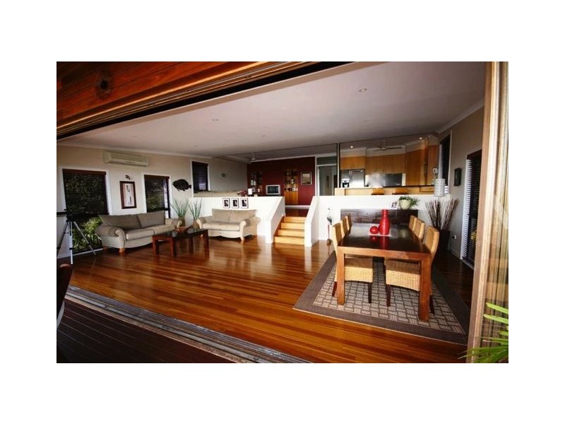 17 Woodwark Crescent, Cannonvale QLD 4802