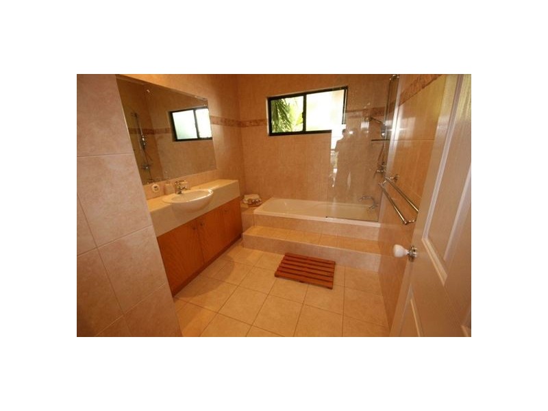 17 Woodwark Crescent, Cannonvale QLD 4802