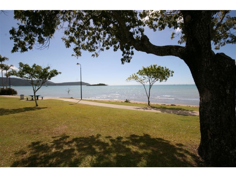 20 Schnapper Street, Cannonvale QLD 4802