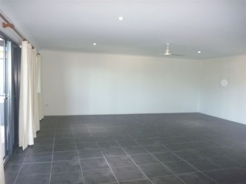 4 Simmons Street, Airlie Beach QLD 4802