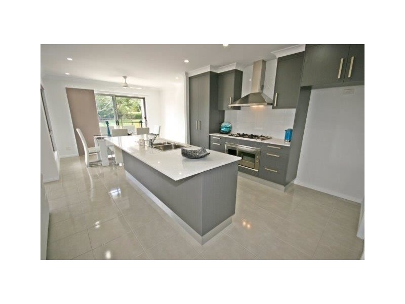 18 Waite Creek Crt, Cannonvale QLD 4802