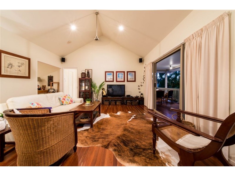 3 Country Road, Cannonvale QLD 4802