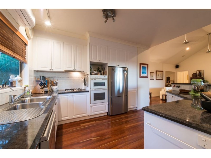 3 Country Road, Cannonvale QLD 4802