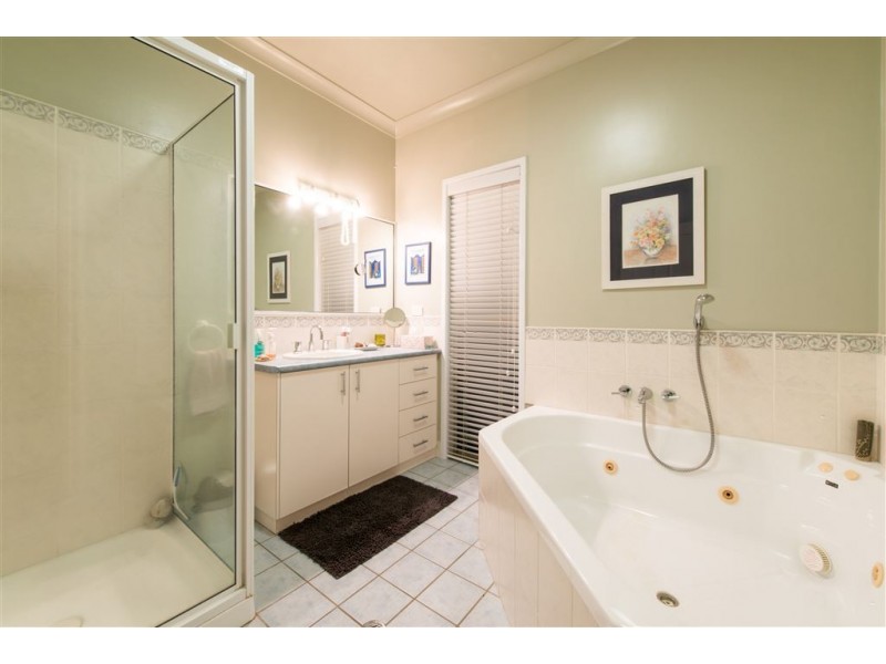 3 Country Road, Cannonvale QLD 4802