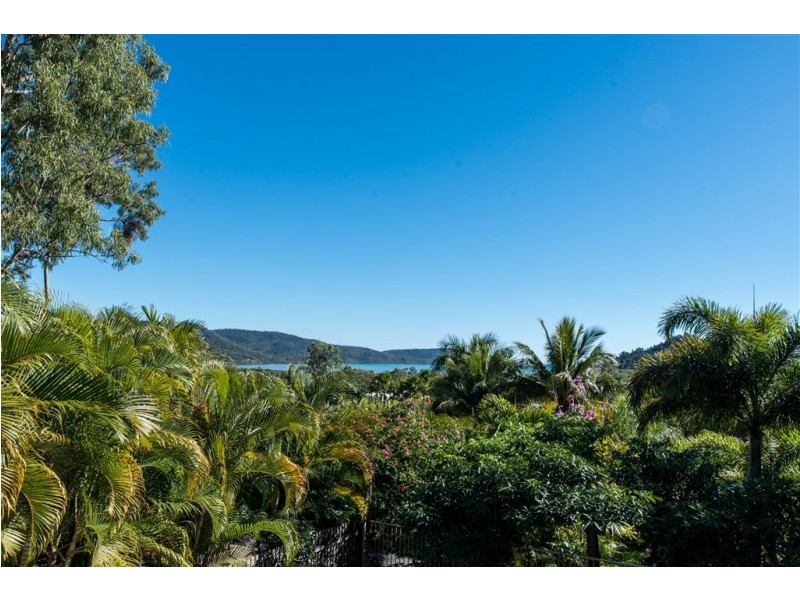3 Country Road, Cannonvale QLD 4802