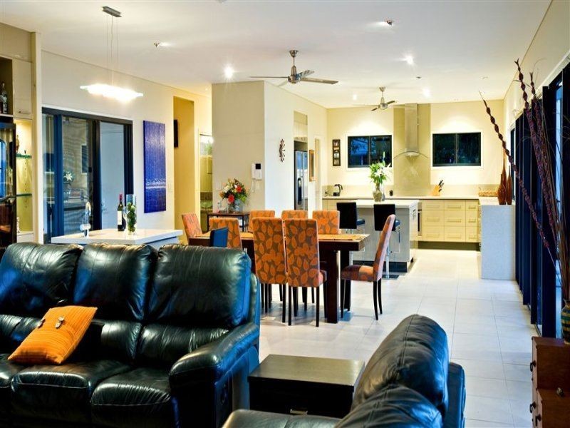 6 Palm Drive, Cannonvale QLD 4802