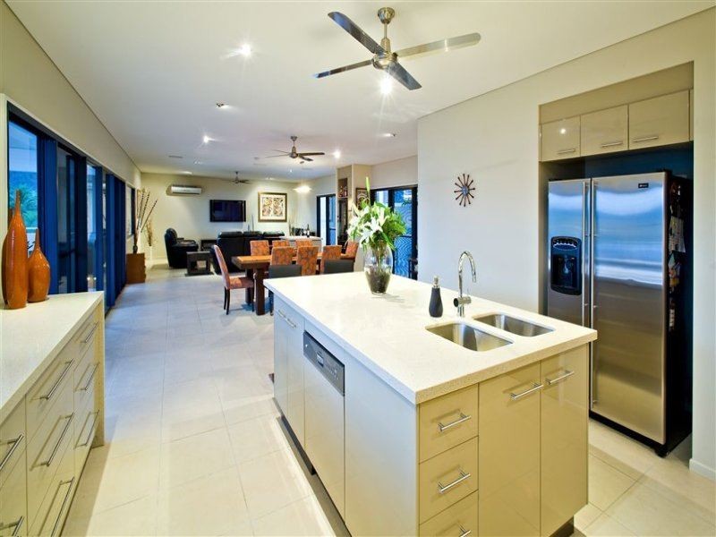 6 Palm Drive, Cannonvale QLD 4802