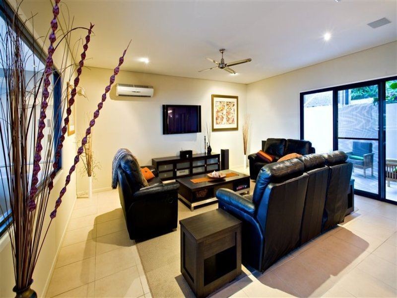 6 Palm Drive, Cannonvale QLD 4802