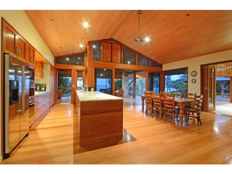 75 Pringle Road, Cannonvale QLD 4802