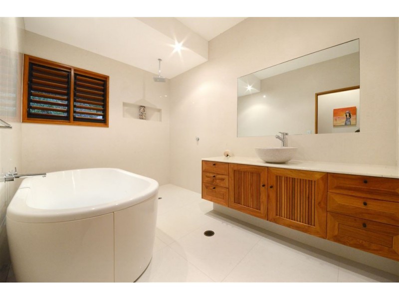 75 Pringle Road, Cannonvale QLD 4802