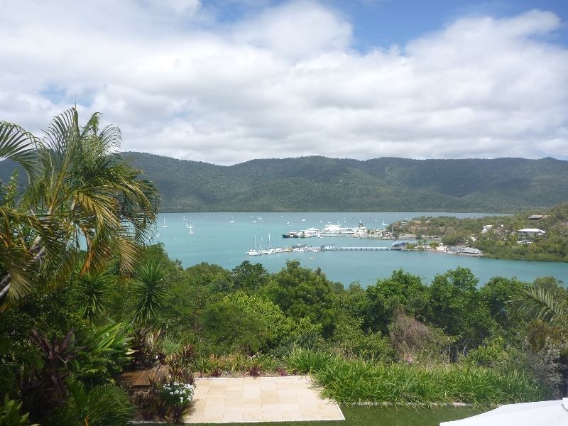 42 Harbour Avenue, Shute Harbour QLD 4802