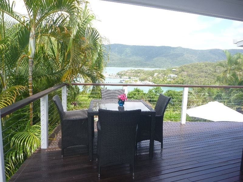 42 Harbour Avenue, Shute Harbour QLD 4802