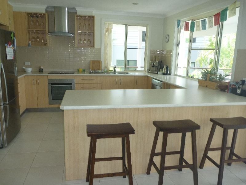 42 Harbour Avenue, Shute Harbour QLD 4802