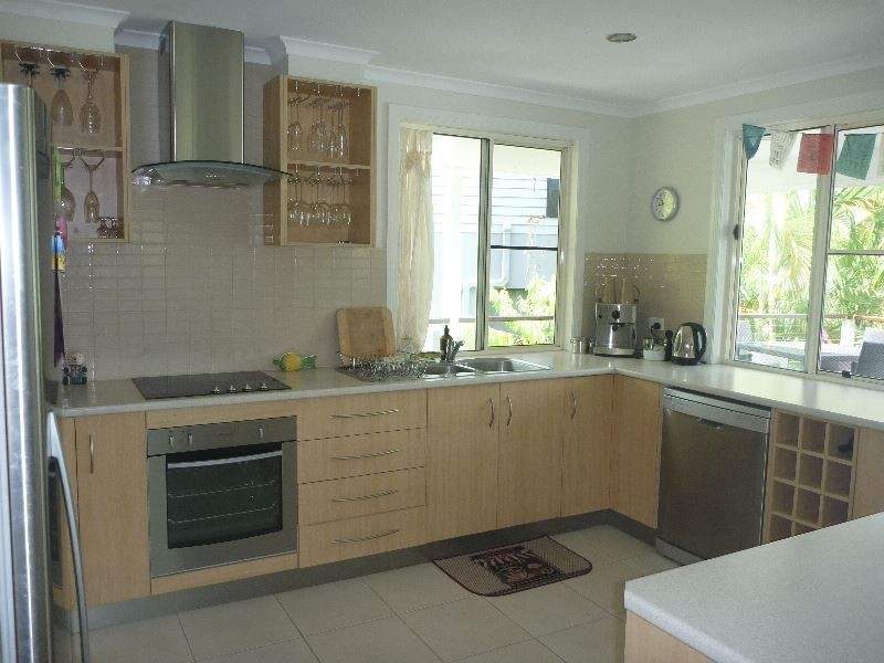 42 Harbour Avenue, Shute Harbour QLD 4802