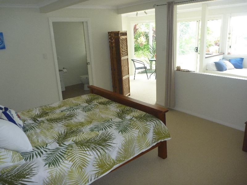42 Harbour Avenue, Shute Harbour QLD 4802