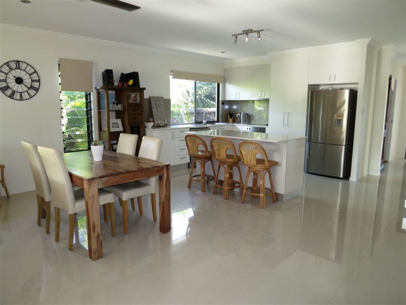 25 Waite Creek Court, Cannonvale QLD 4802