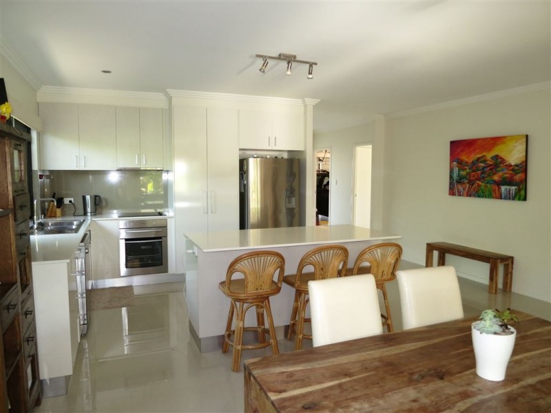 25 Waite Creek Court, Cannonvale QLD 4802