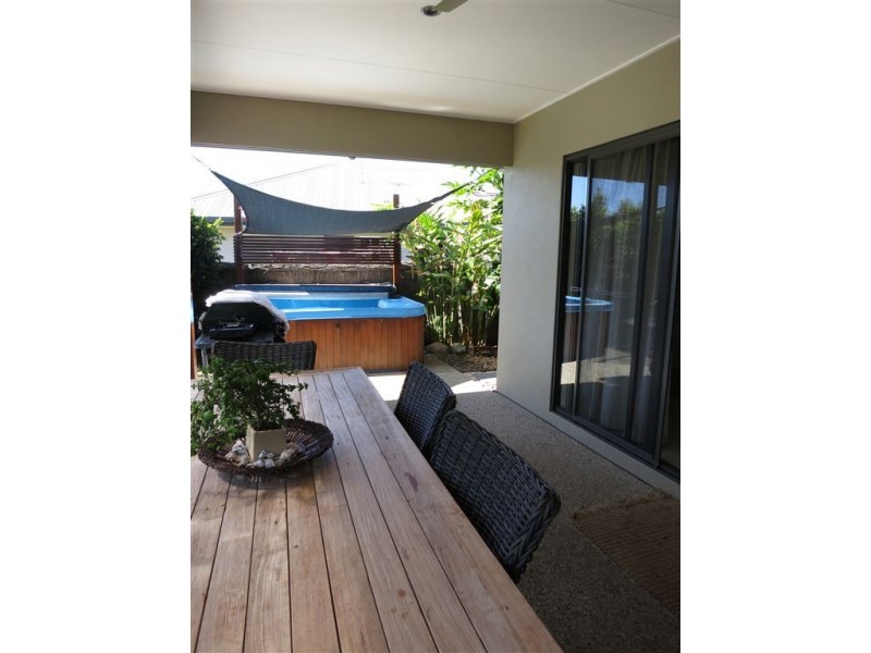 25 Waite Creek Court, Cannonvale QLD 4802
