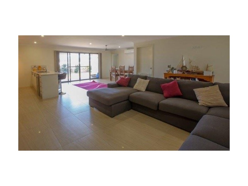 3 Endeavour Circuit, Cannonvale QLD 4802