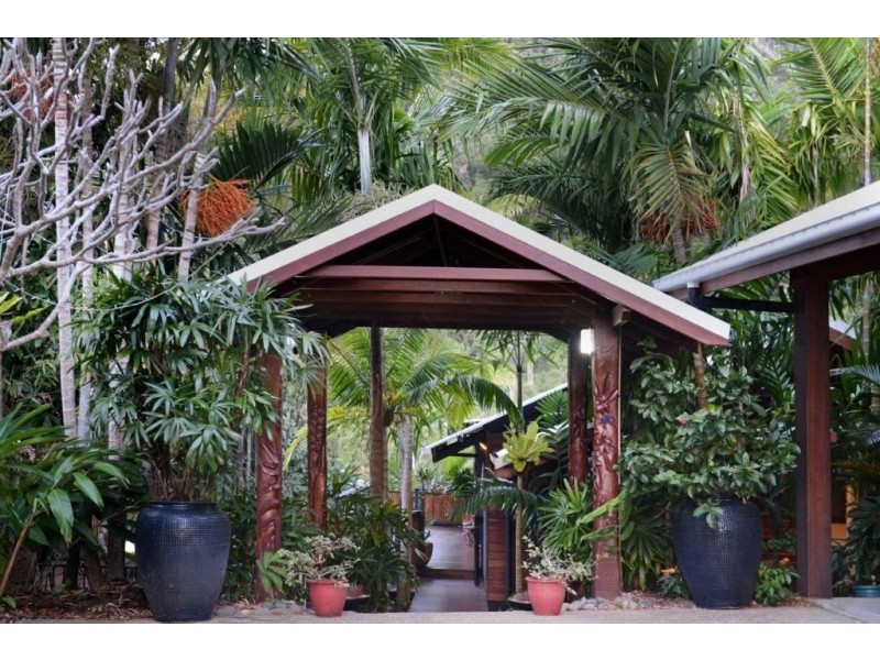 20 Macona Crescent, Cannonvale QLD 4802