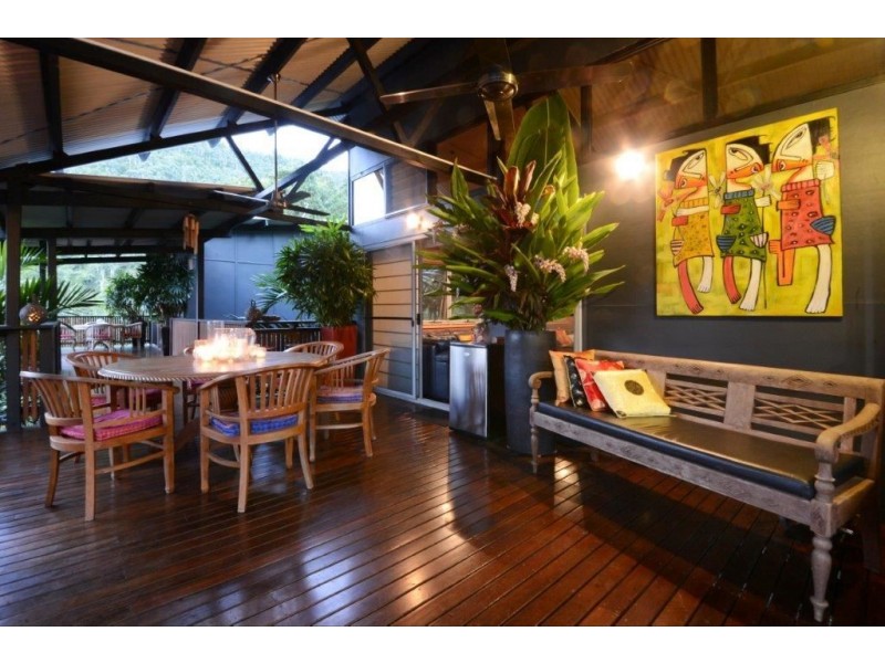 20 Macona Crescent, Cannonvale QLD 4802