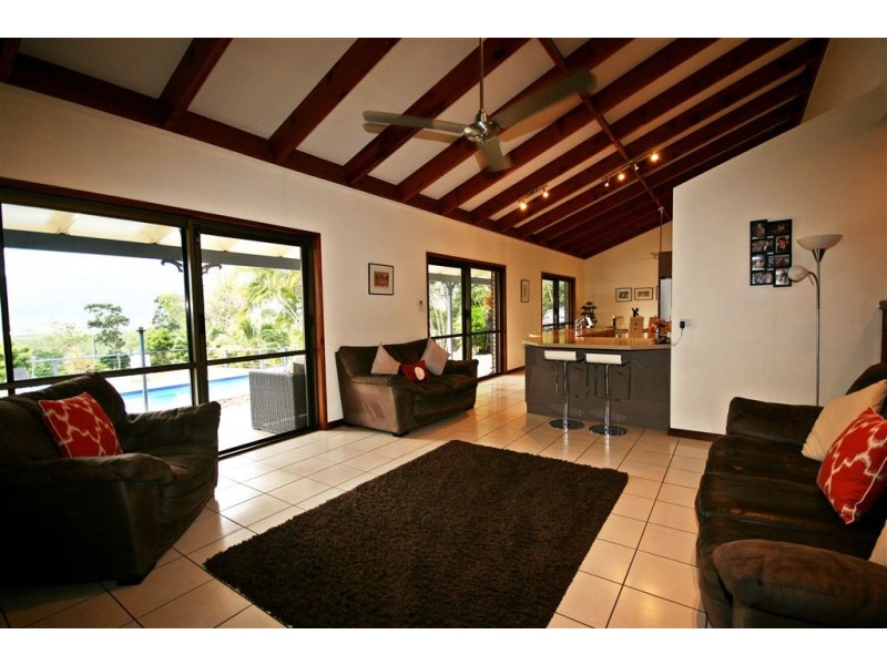 261 Paluma Road, Cannonvale QLD 4802