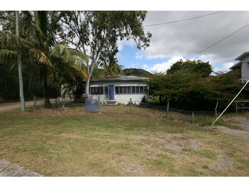 20 Schnapper Street, Cannonvale QLD 4802