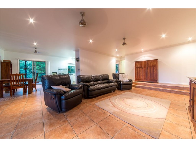 24 Pringle Road, Cannonvale QLD 4802