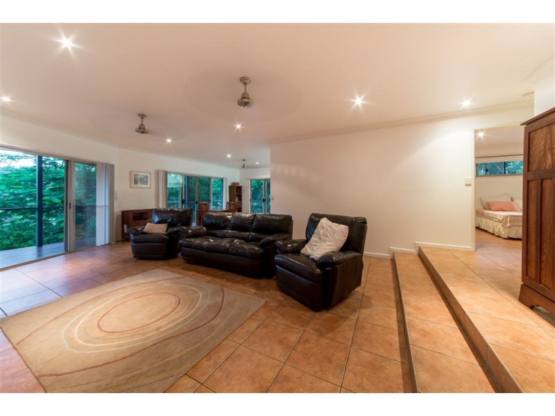 24 Pringle Road, Cannonvale QLD 4802