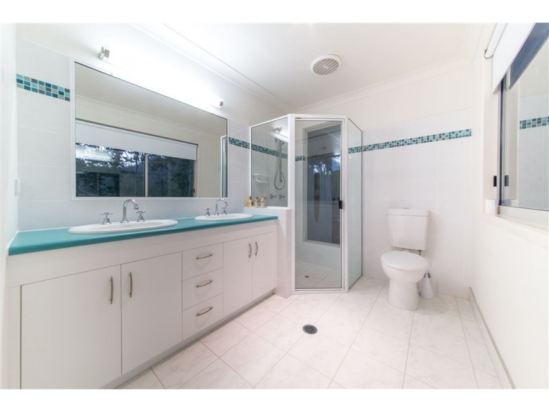 24 Pringle Road, Cannonvale QLD 4802