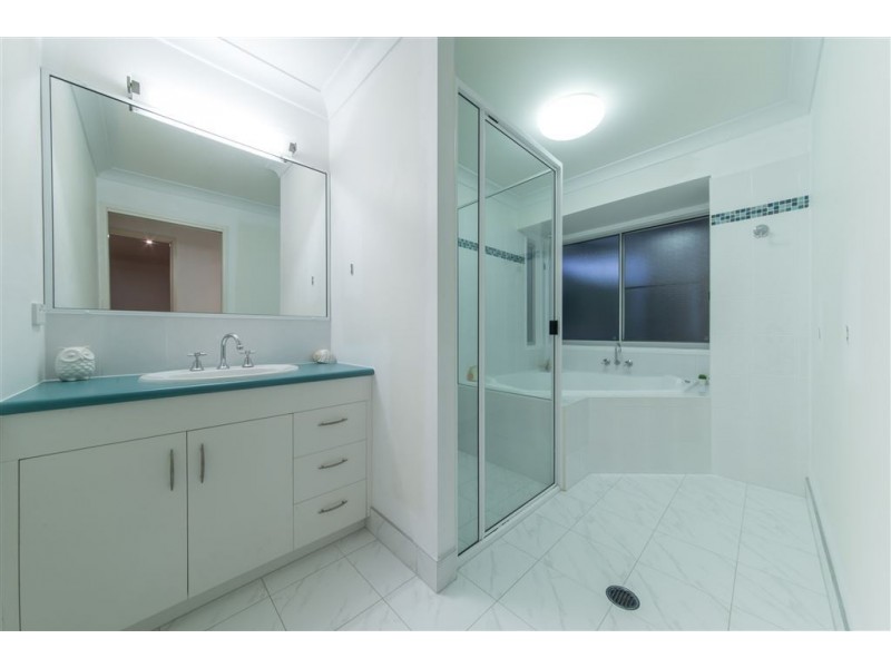 24 Pringle Road, Cannonvale QLD 4802