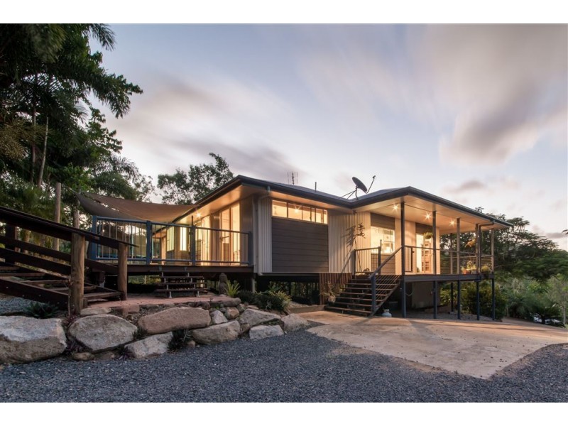 24 Pringle Road, Cannonvale QLD 4802