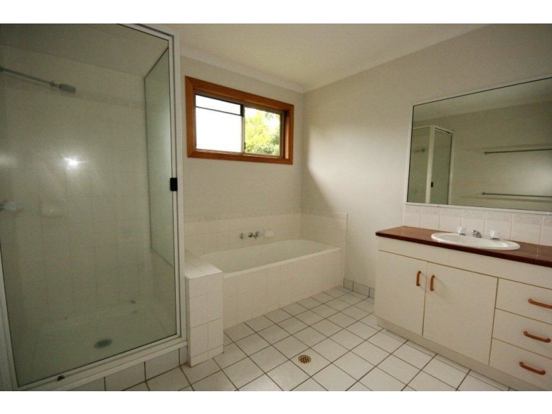 5 Grace Avenue, Cannonvale QLD 4802