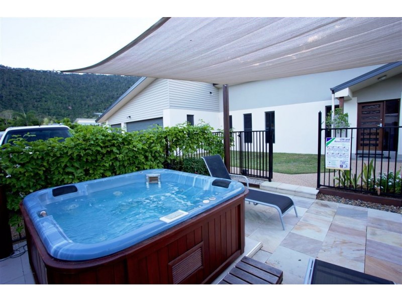 4 St Bees Boulevard, Jubilee Pocket QLD 4802