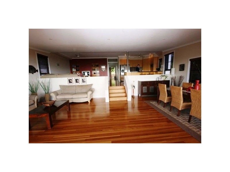 17 woodwark crescent, Cannonvale QLD 4802