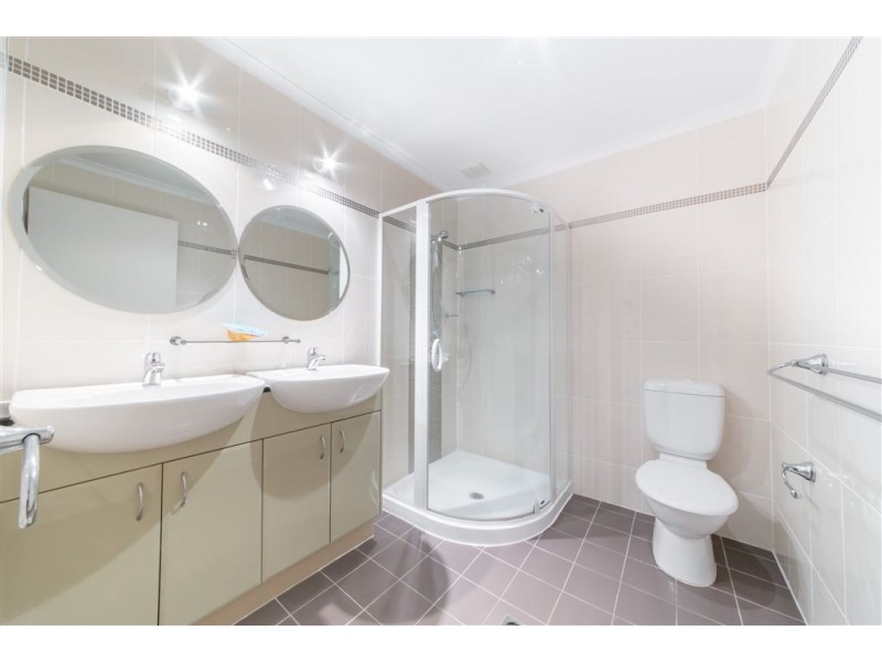 2/36 Coral Esplanade, Cannonvale QLD 4802