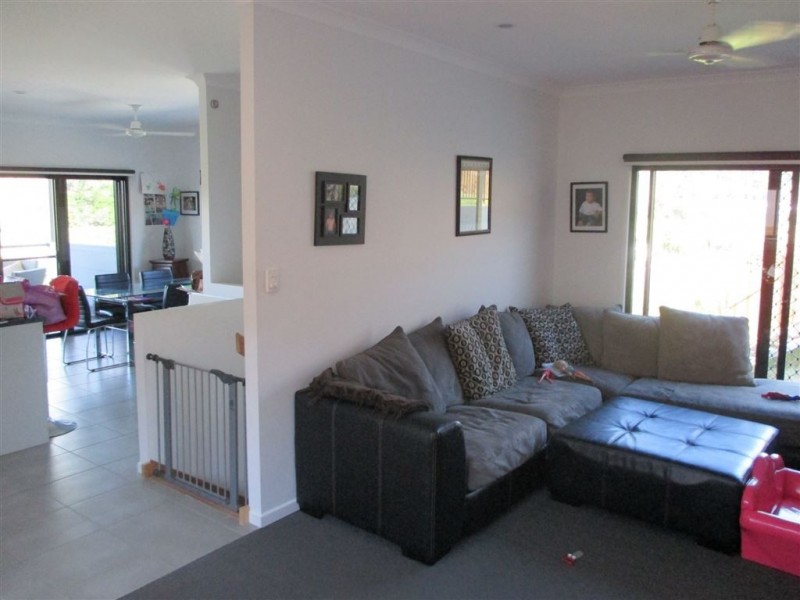 6 Parker Road, Cannonvale QLD 4802
