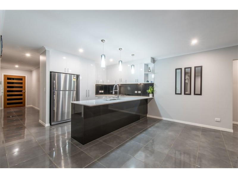 15 Corrimandle Grove, Cannonvale QLD 4802