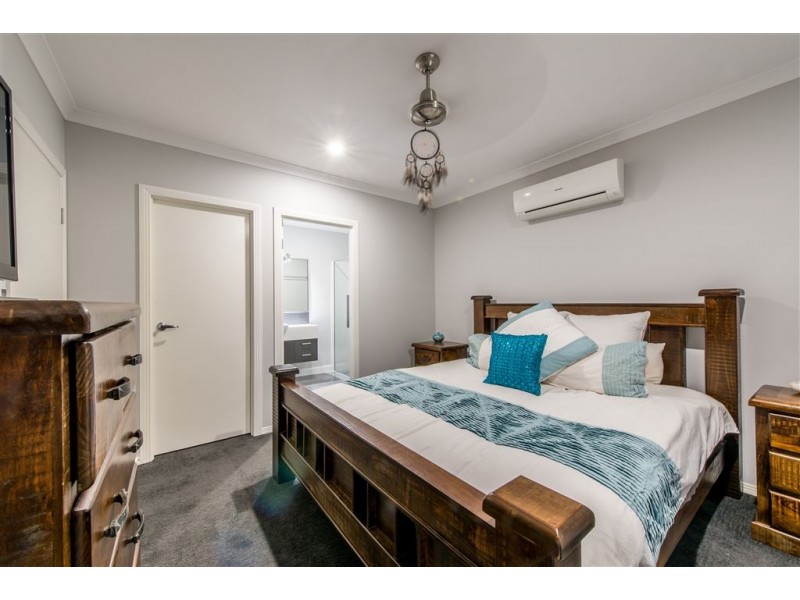 15 Corrimandle Grove, Cannonvale QLD 4802