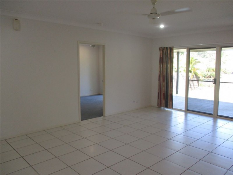 50 Valley Drive, Cannonvale QLD 4802
