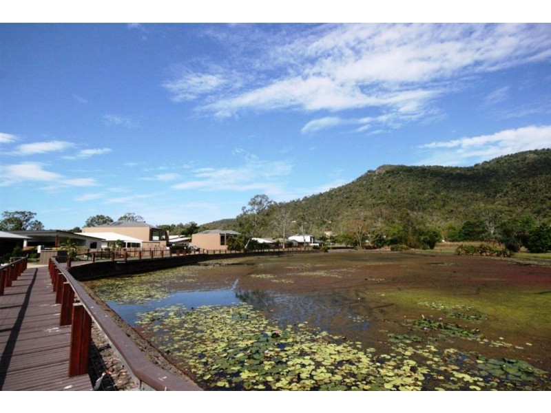 8 Parker Road, Cannonvale QLD 4802